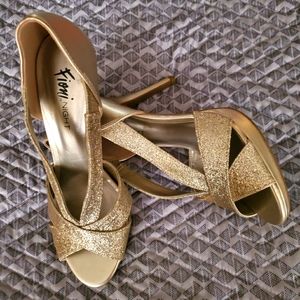 FIONI NIGHT gold sparkly strappy dress shoes